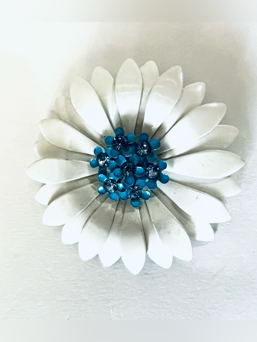 VTG White Enamel Daisy Flower Brooch Blue Rhinestone Center Layered Petal Pin